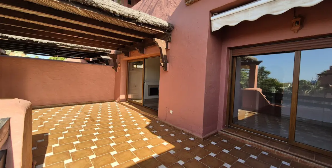 Продажа двухуровневого пентхауса в Estepona 10