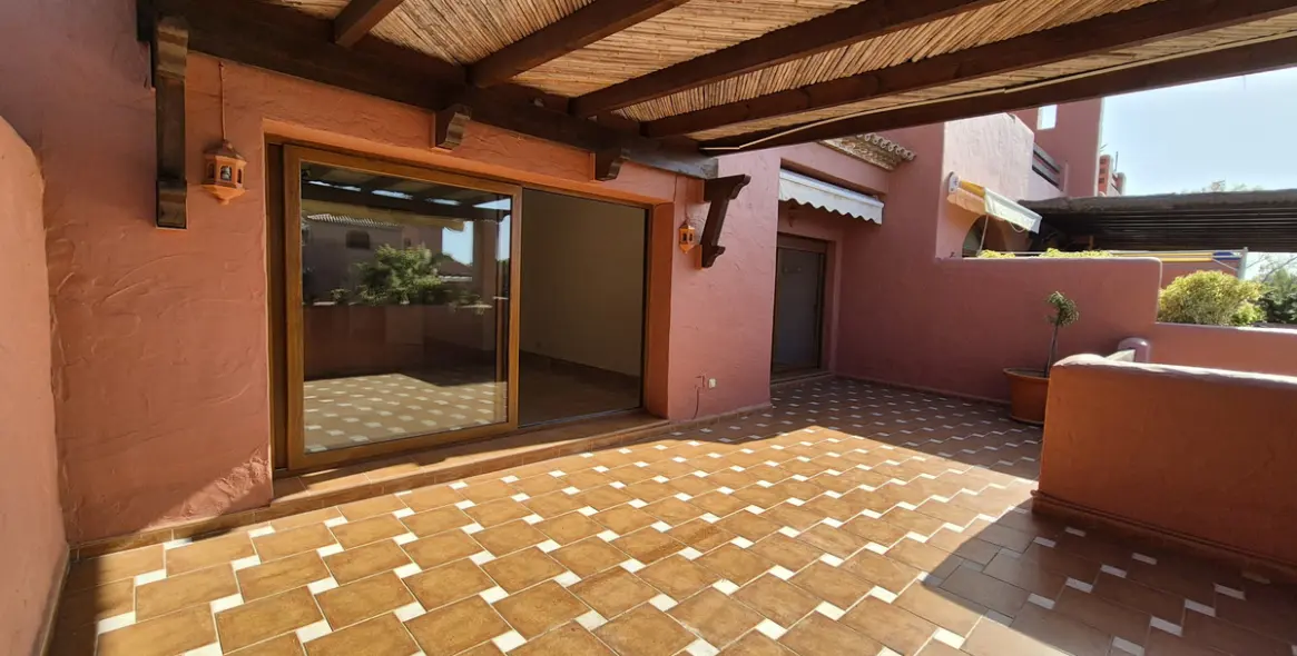 Продажа двухуровневого пентхауса в Estepona 12
