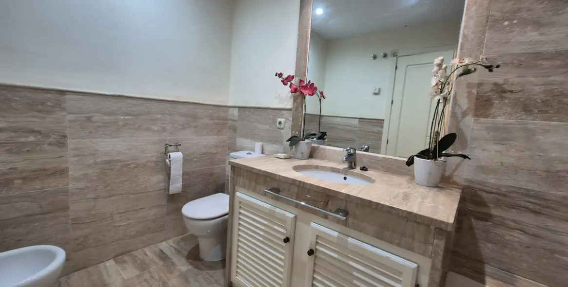 Продажа двухуровневого пентхауса в Estepona 16