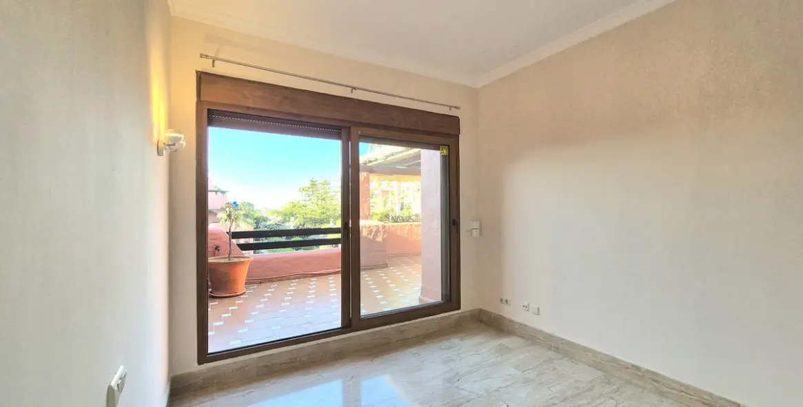 Продажа двухуровневого пентхауса в Estepona 26