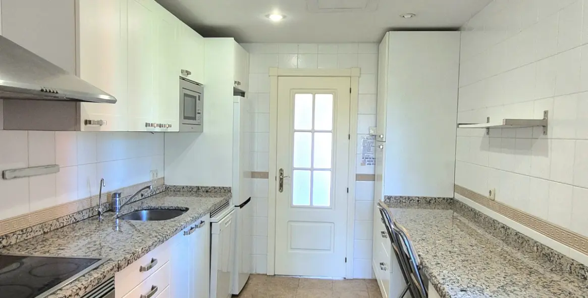 Продажа двухуровневого пентхауса в Estepona 33