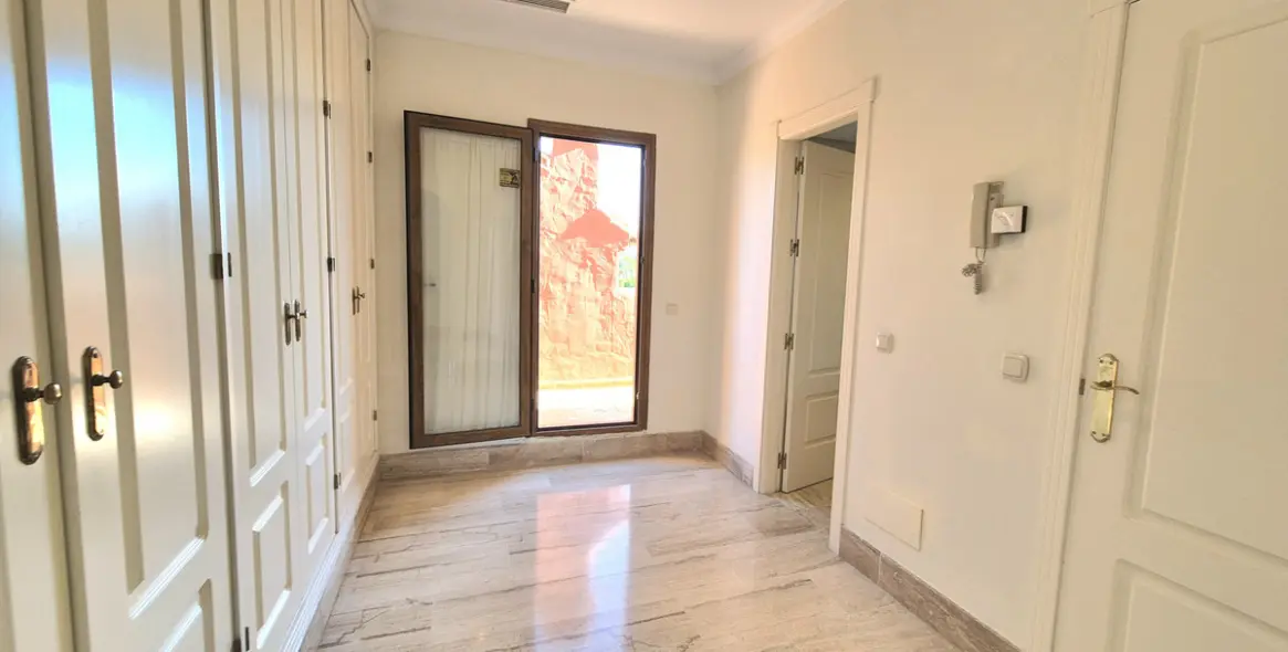 Продажа двухуровневого пентхауса в Estepona 40