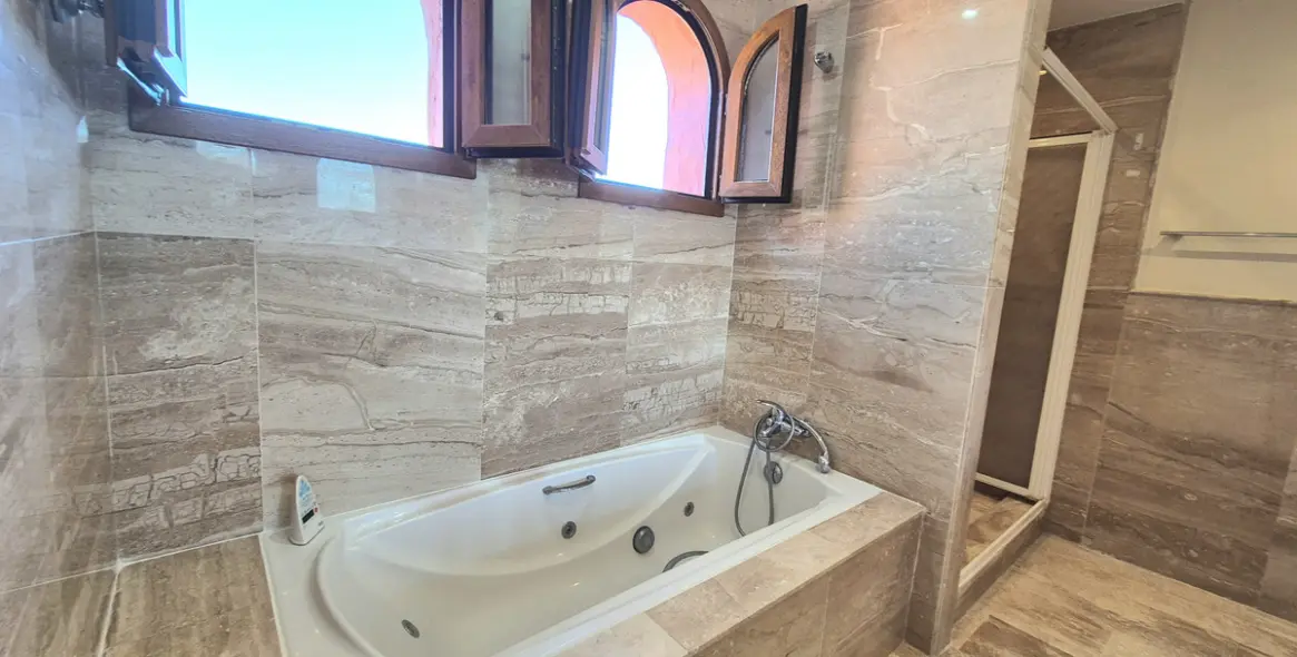 Продажа двухуровневого пентхауса в Estepona 50
