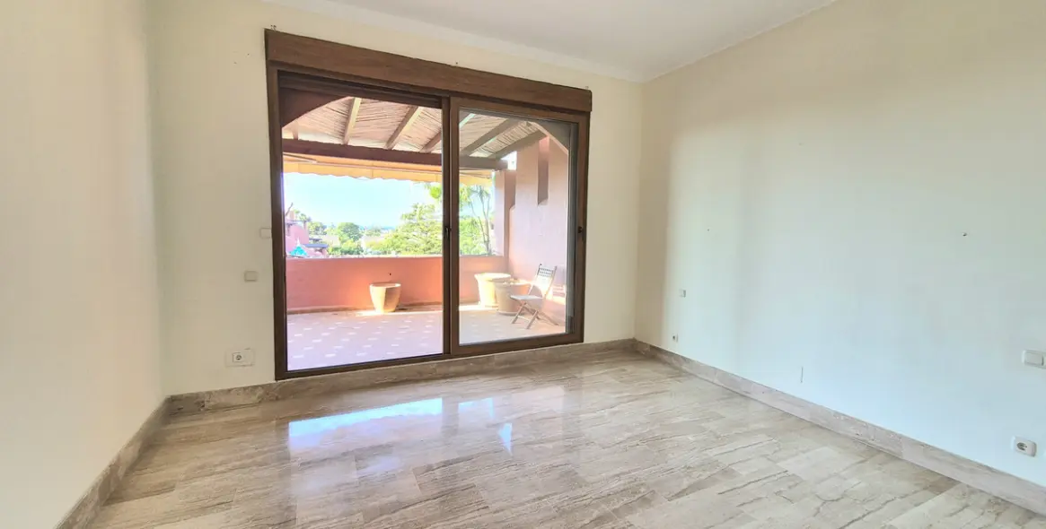 Продажа двухуровневого пентхауса в Estepona 53