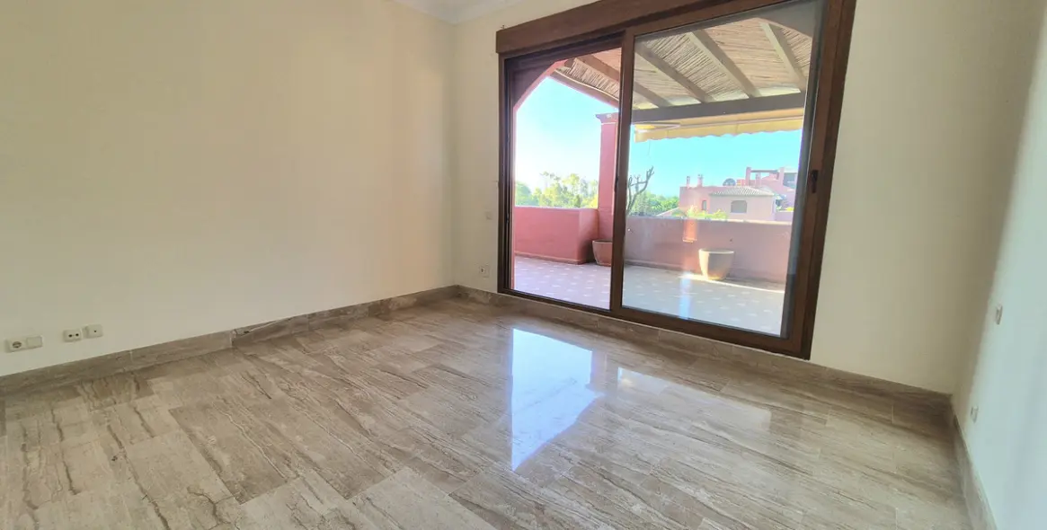 Продажа двухуровневого пентхауса в Estepona 55
