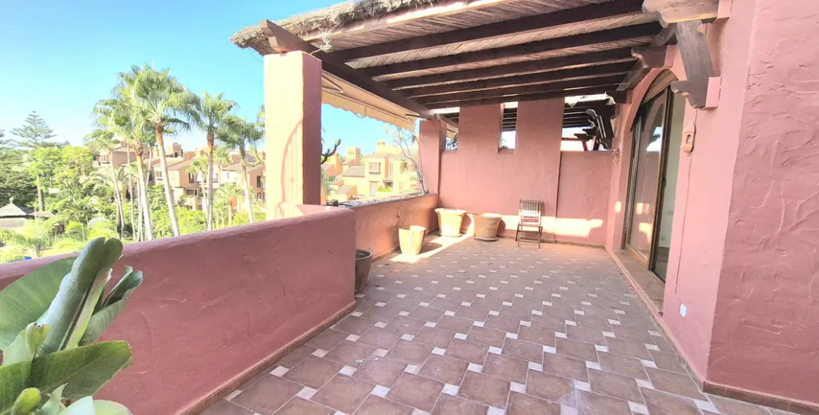 Продажа двухуровневого пентхауса в Estepona 62