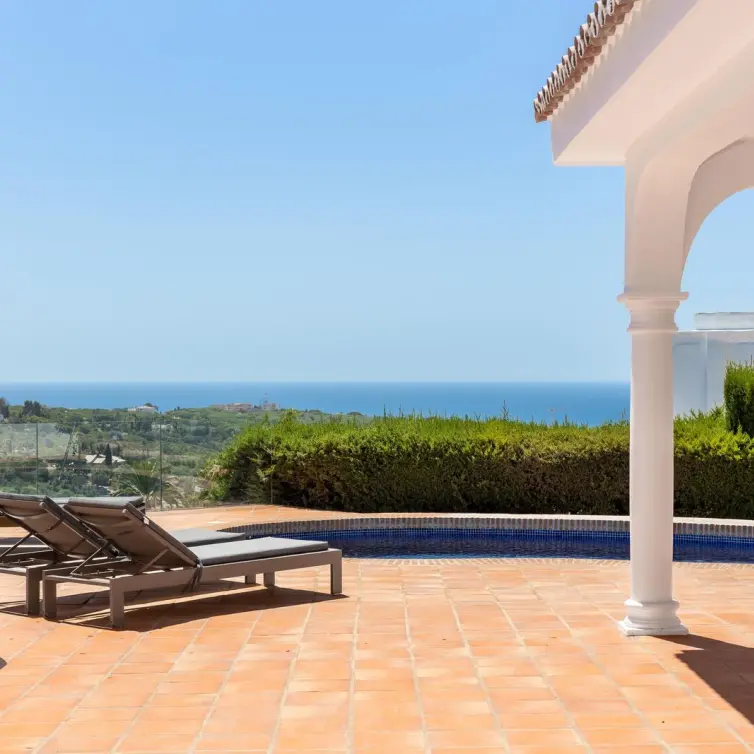 Venta de villa independiente en Elviria