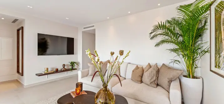 Venta de apartamento en planta media en The Golden Mile 2