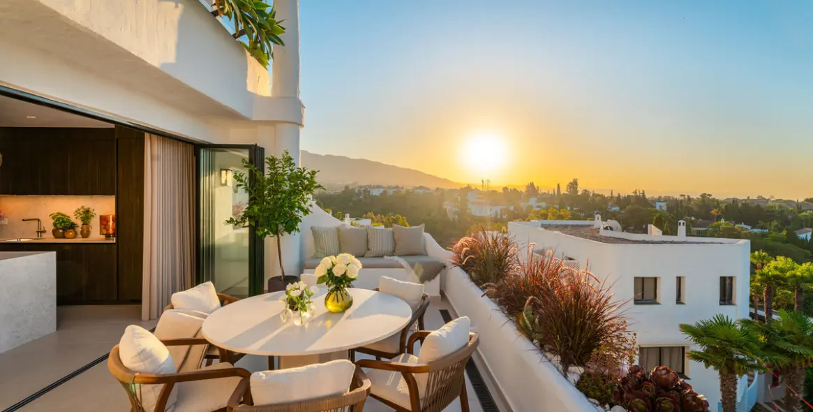 Venta de apartamento en planta media en The Golden Mile 4