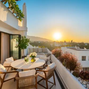 Venta de apartamento en planta media en The Golden Mile
