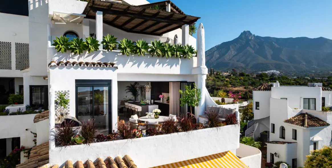 Venta de apartamento en planta media en The Golden Mile 5