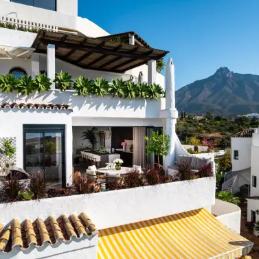 Venta de apartamento en planta media en The Golden Mile