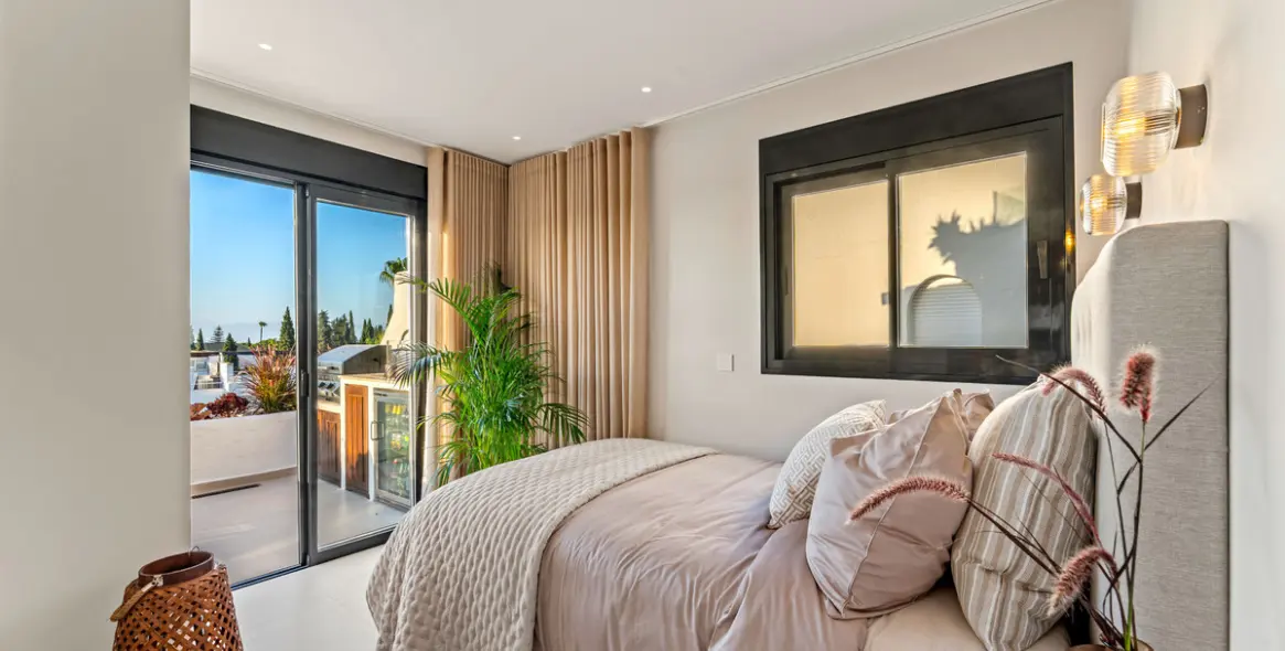 Venta de apartamento en planta media en The Golden Mile 10