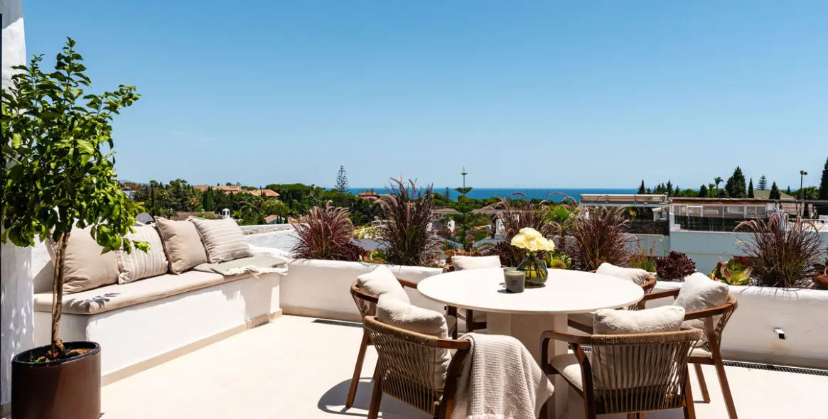 Venta de apartamento en planta media en The Golden Mile 11
