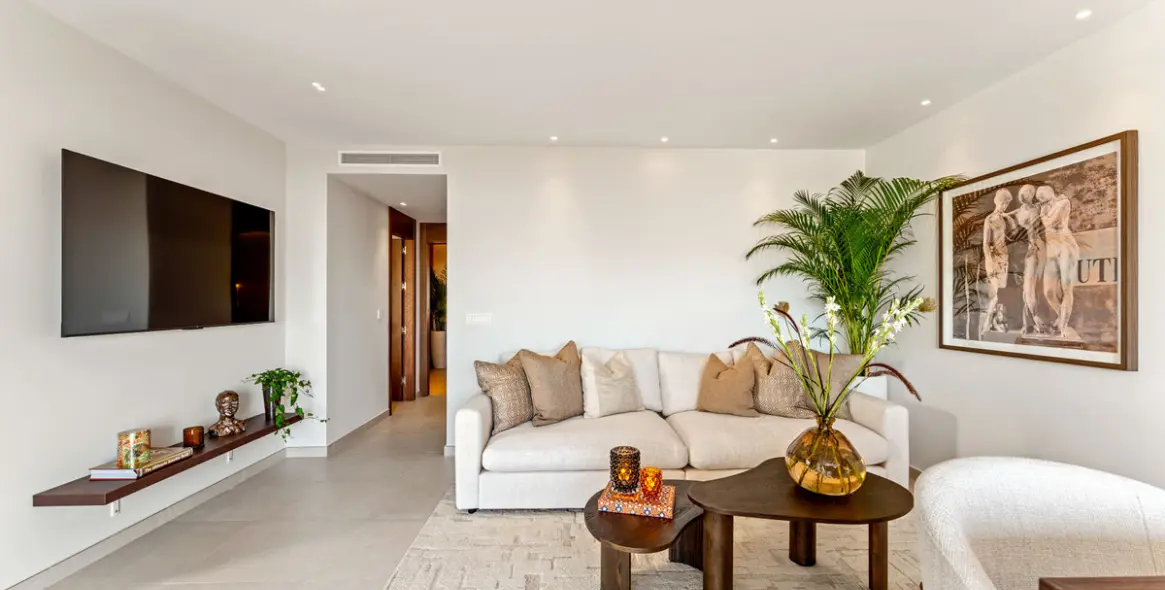 Venta de apartamento en planta media en The Golden Mile 15