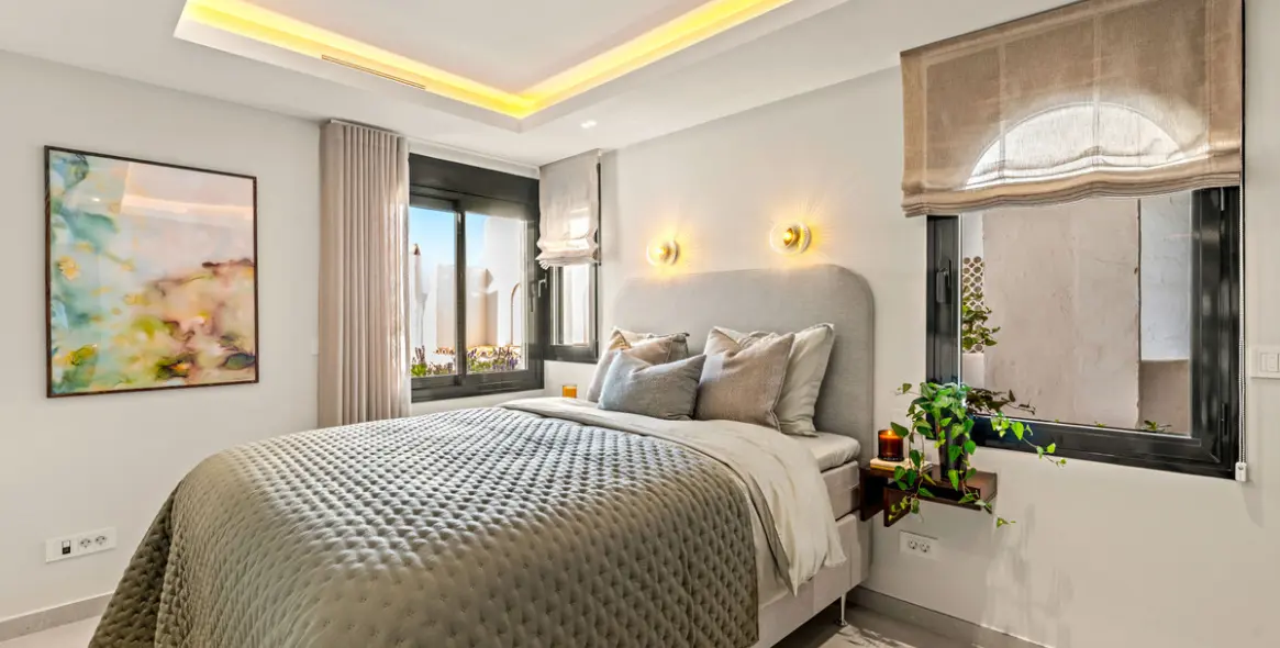 Venta de apartamento en planta media en The Golden Mile 17