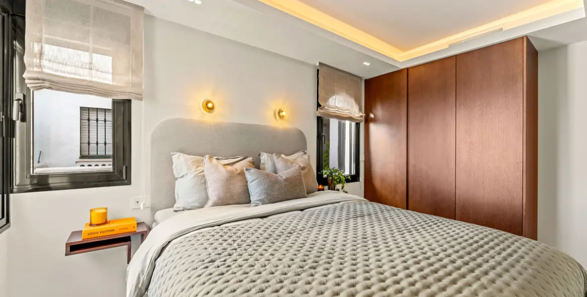 Venta de apartamento en planta media en The Golden Mile 18