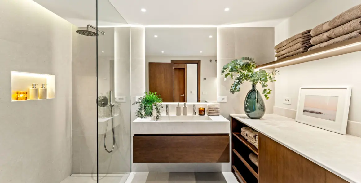 Venta de apartamento en planta media en The Golden Mile 19