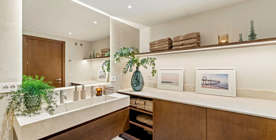Venta de apartamento en planta media en The Golden Mile 20