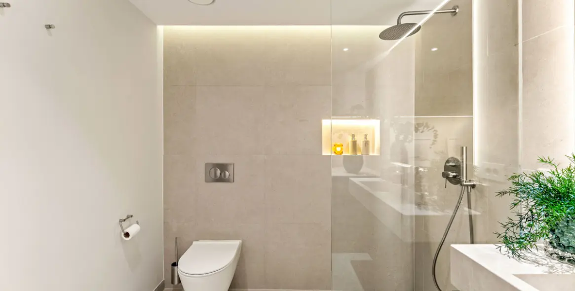 Venta de apartamento en planta media en The Golden Mile 21