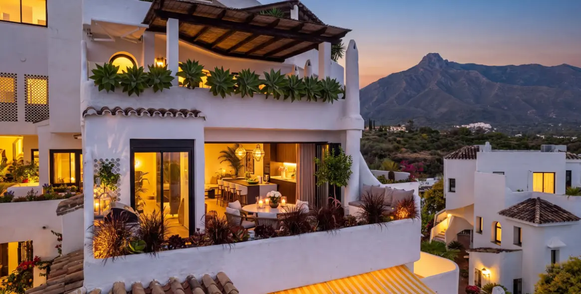 Venta de apartamento en planta media en The Golden Mile 27