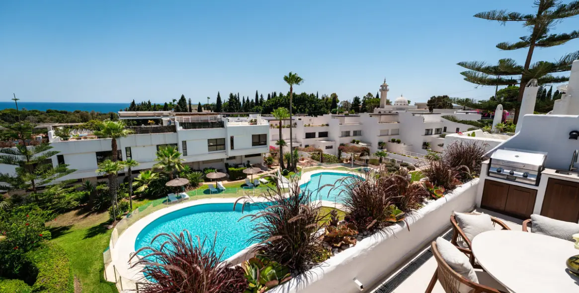 Venta de apartamento en planta media en The Golden Mile 30