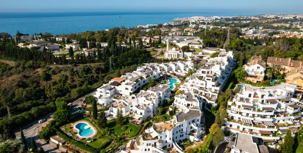 Venta de apartamento en planta media en The Golden Mile 34