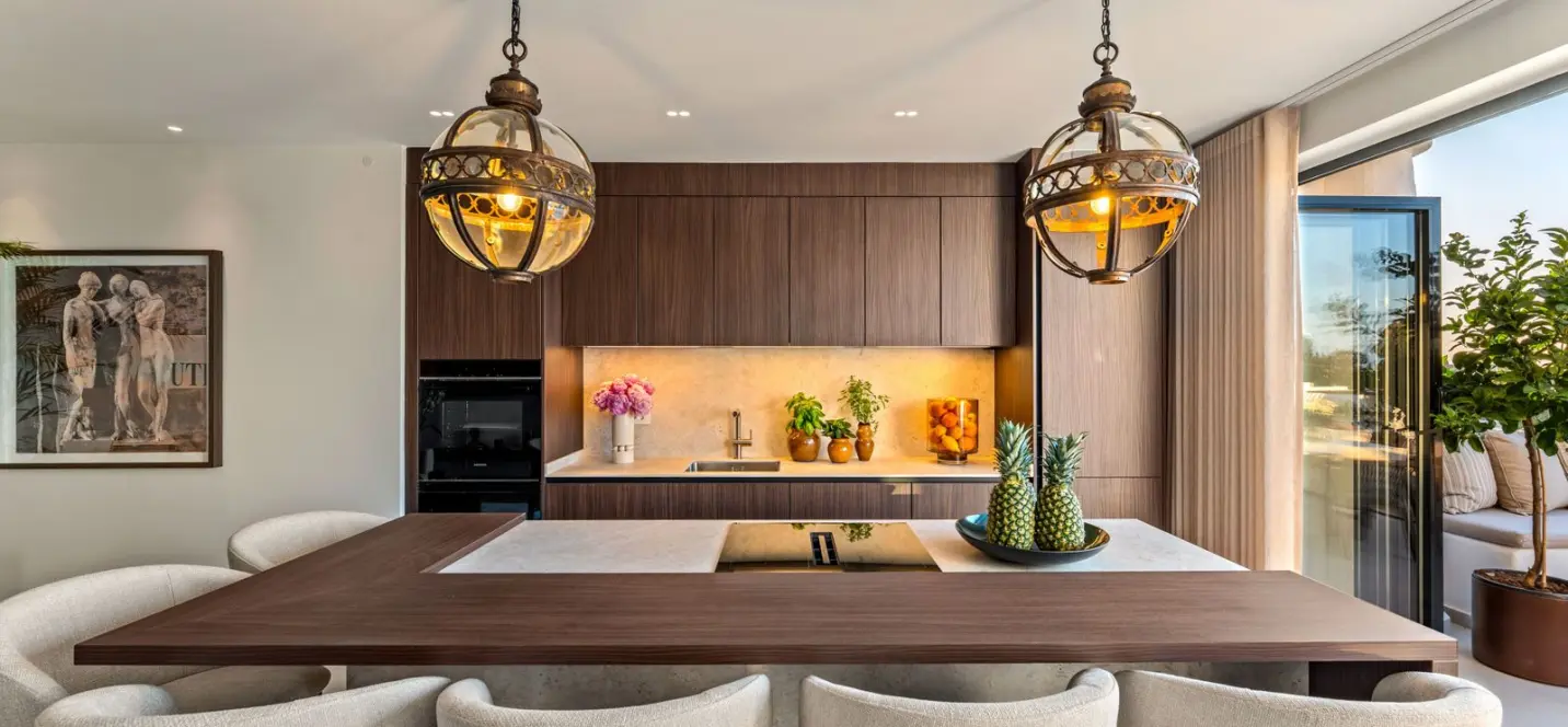 Sale of middle floor apartment in The Golden Mile 1