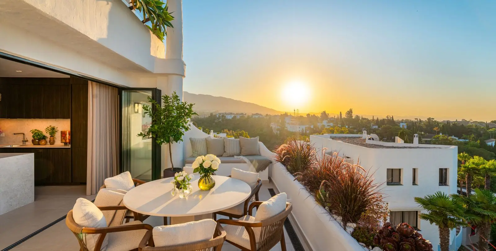 Sale of middle floor apartment in The Golden Mile 4