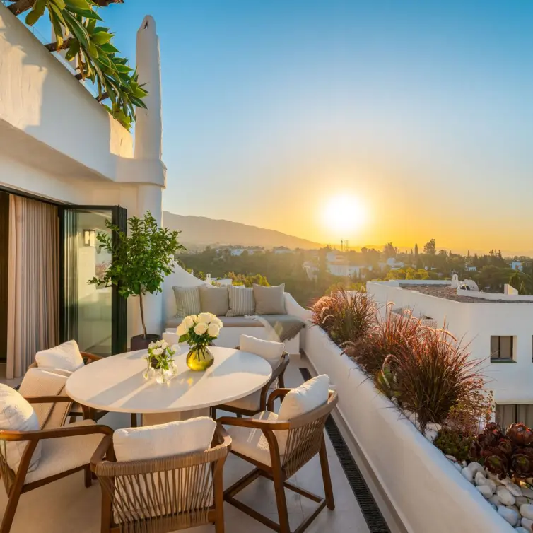 Sale of middle floor apartment in The Golden Mile