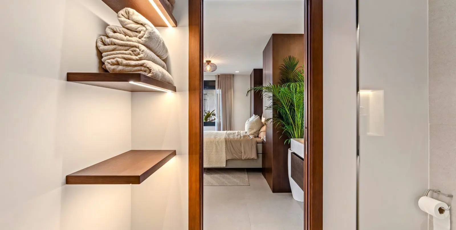 Sale of middle floor apartment in The Golden Mile 25