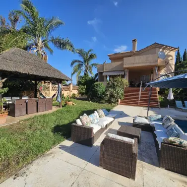 Venta de villa independiente en Nueva Andalucía