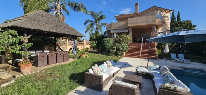 Venta de villa independiente en Nueva Andalucía 0