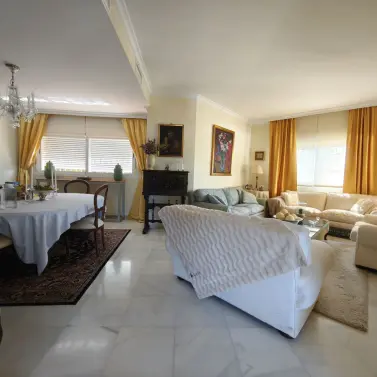 Venta de villa independiente en Nueva Andalucía