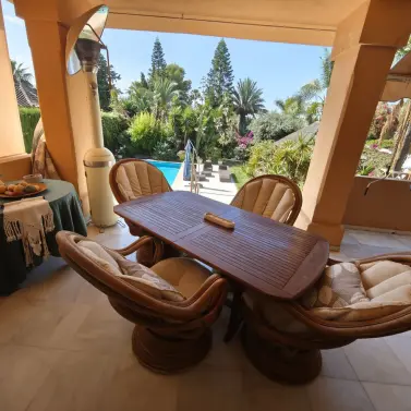 Venta de villa independiente en Nueva Andalucía