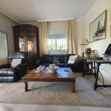 Venta de villa independiente en Nueva Andalucía