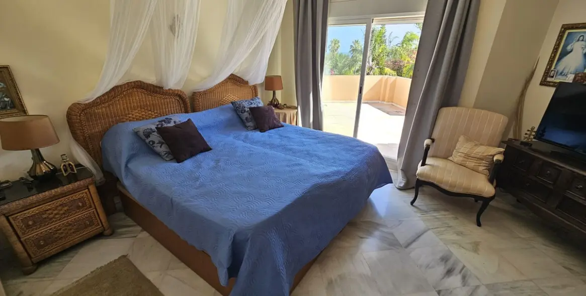 Venta de villa independiente en Nueva Andalucía 8