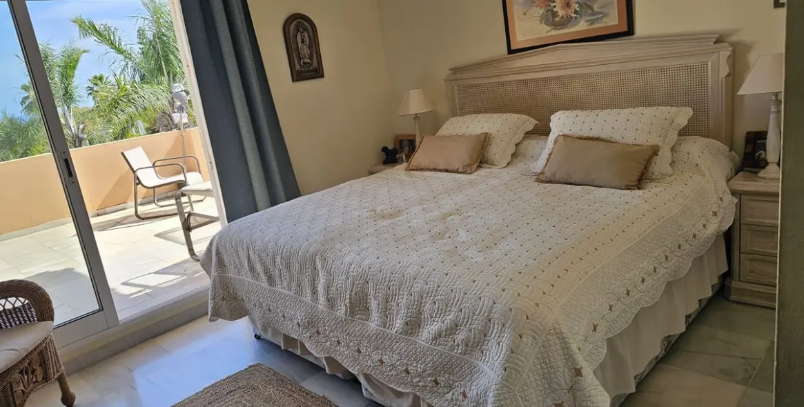 Venta de villa independiente en Nueva Andalucía 10