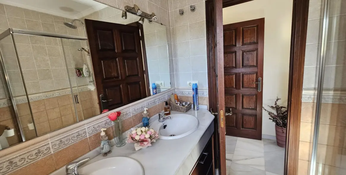 Venta de villa independiente en Nueva Andalucía 11