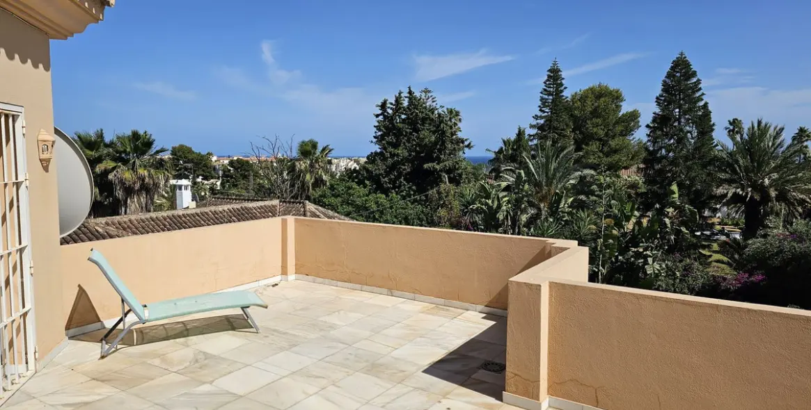 Venta de villa independiente en Nueva Andalucía 13