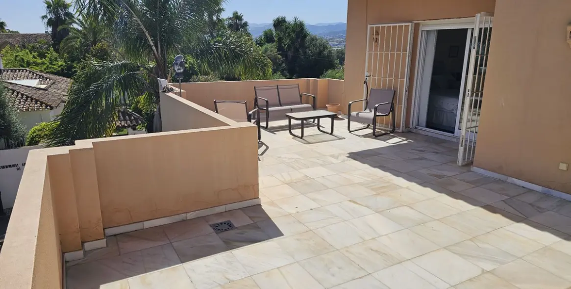 Venta de villa independiente en Nueva Andalucía 15