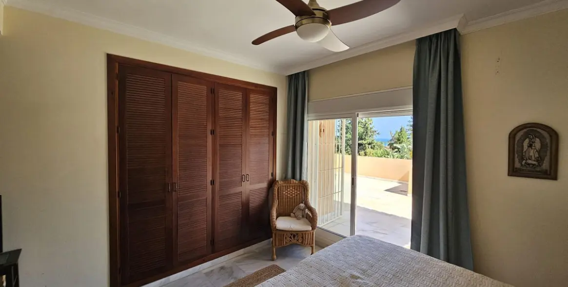 Venta de villa independiente en Nueva Andalucía 18