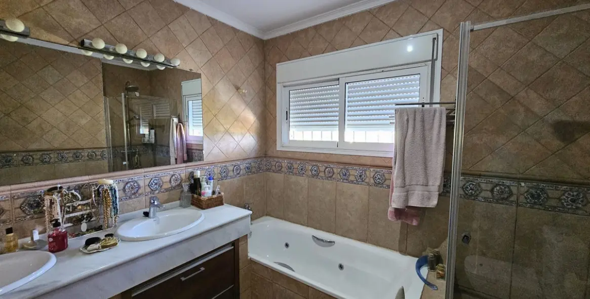 Venta de villa independiente en Nueva Andalucía 19