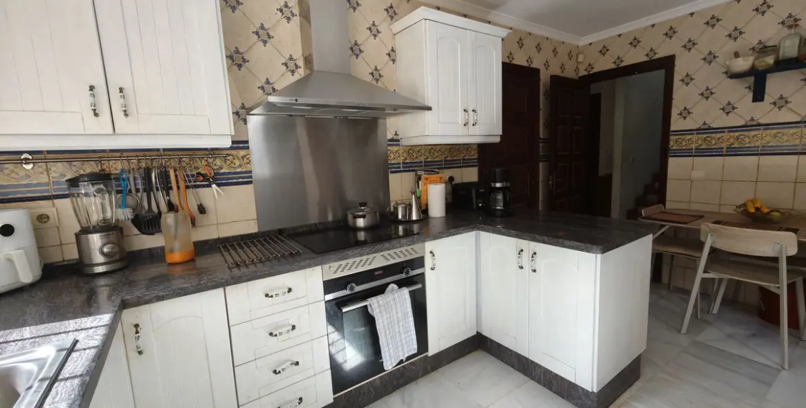 Venta de villa independiente en Nueva Andalucía 27