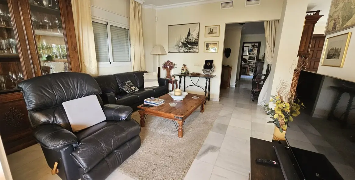 Venta de villa independiente en Nueva Andalucía 41