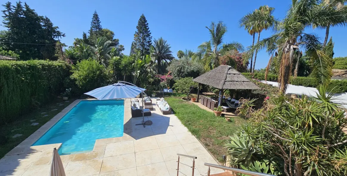 Venta de villa independiente en Nueva Andalucía 44
