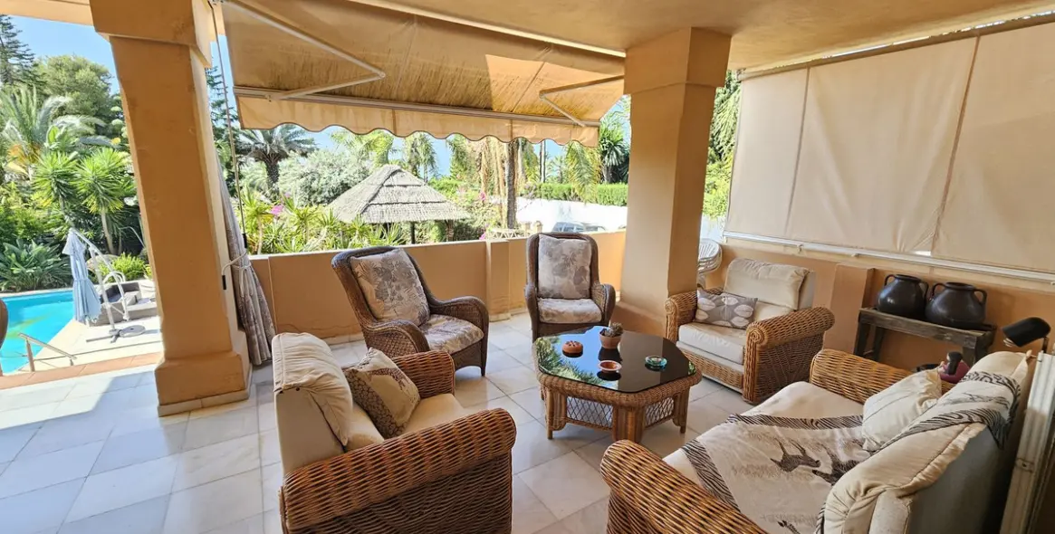 Venta de villa independiente en Nueva Andalucía 43