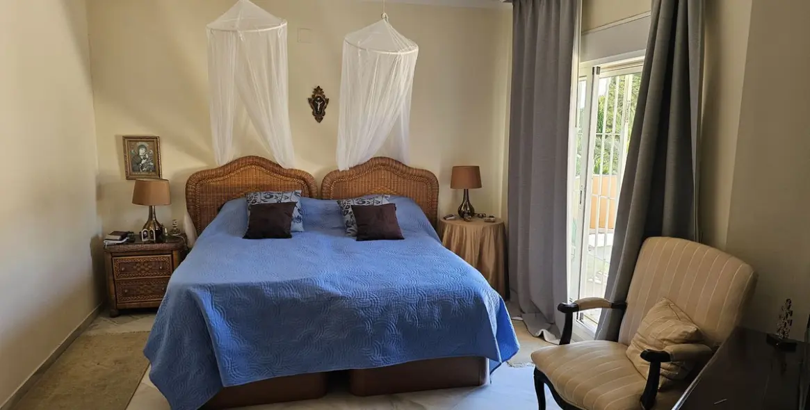Venta de villa independiente en Nueva Andalucía 46