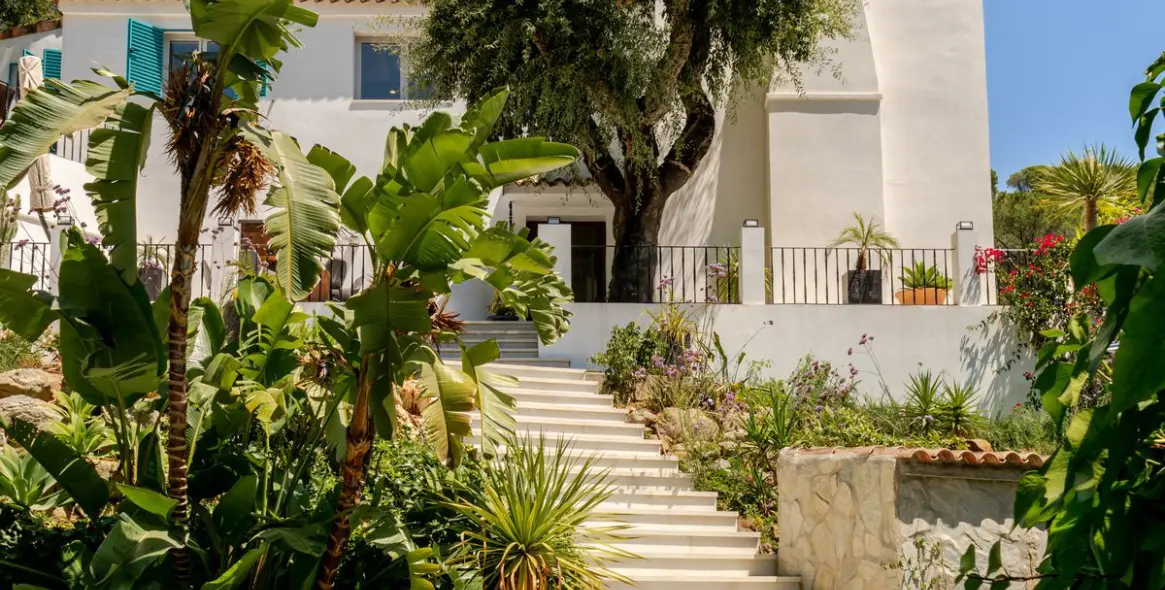 Sale of detached villa in El Madroñal 8