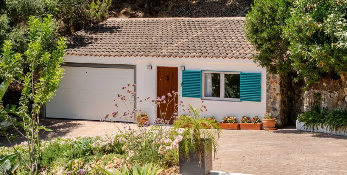 Sale of detached villa in El Madroñal 10